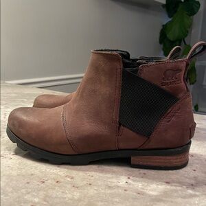 Sorel Emelie Chelsea Boots
